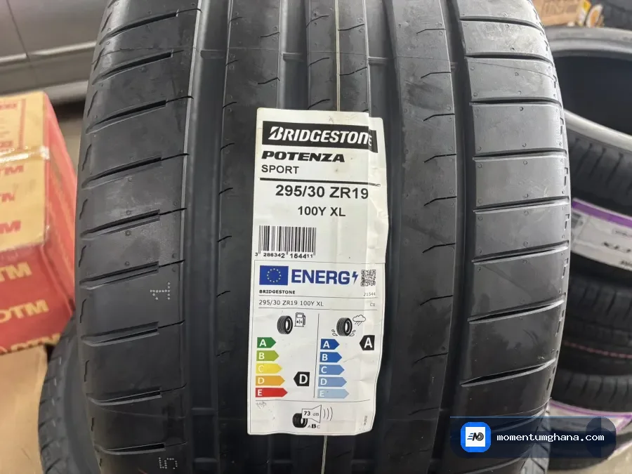 295/30R19 tyre image