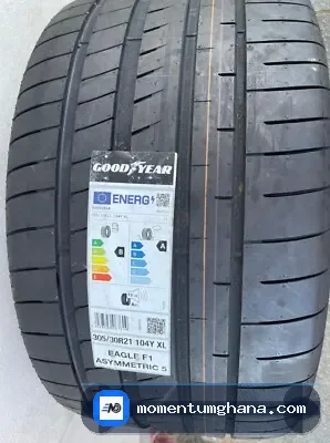 305/30R21 tyre image