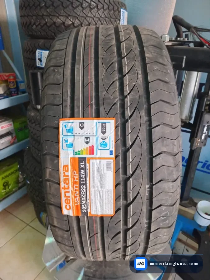 305/40R22 tyre image