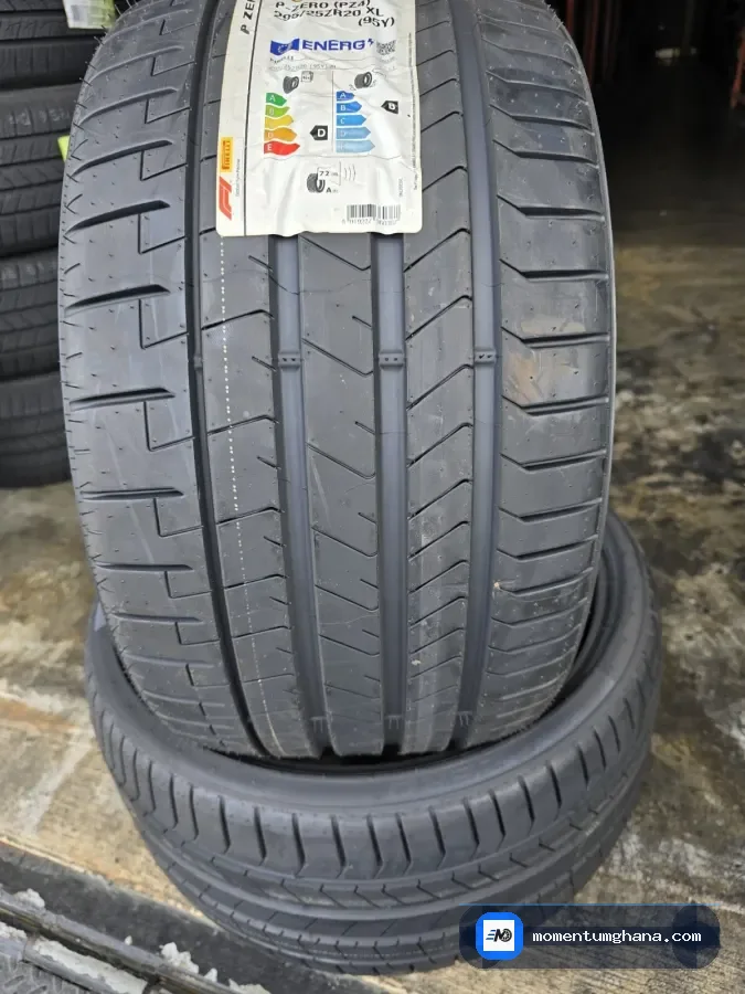 315/25R22 tyre image