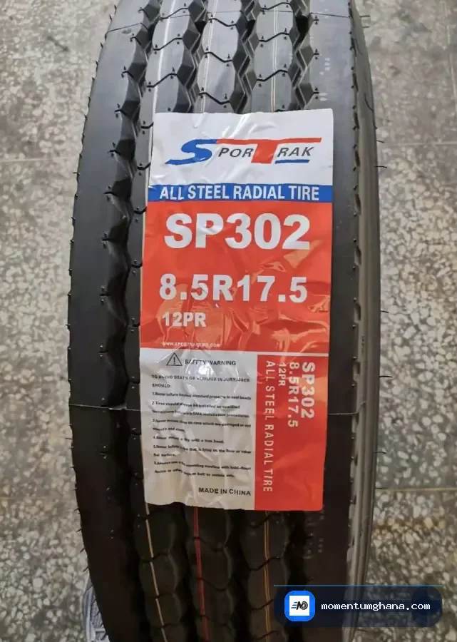 8R17.5 tyre image