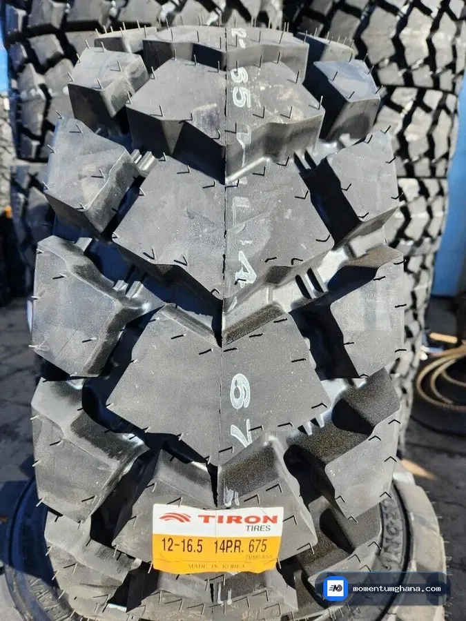 12-16.5 tyre image