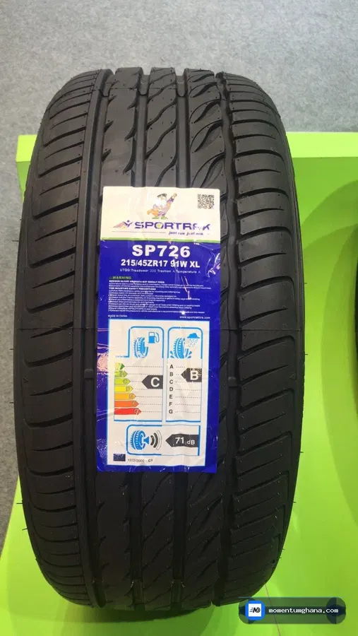 215/45R17 tyre image