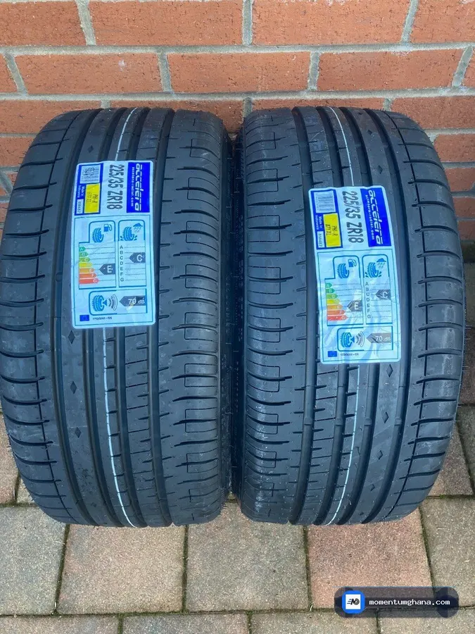 225/35R18 tyre image