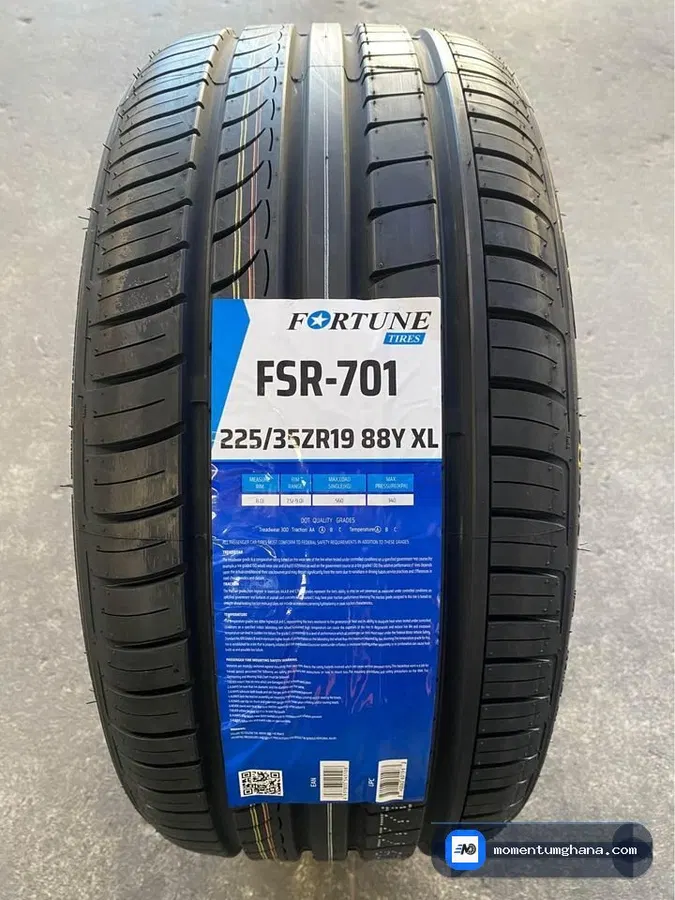 225/35R19 tyre image