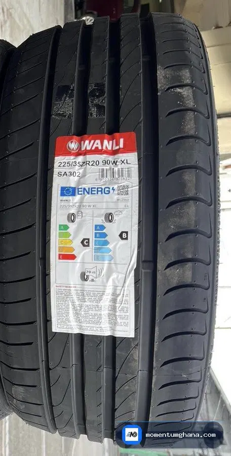 225/35R20 tyre image