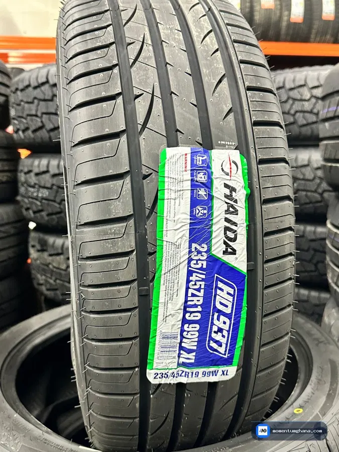 235/45R19 tyre image