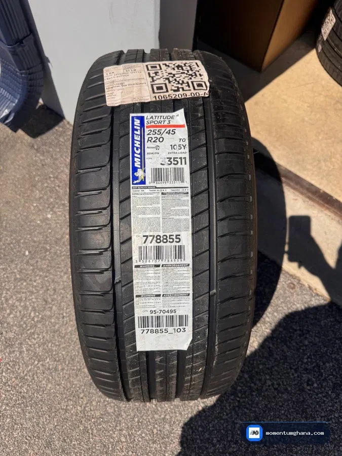 255/45R20 tyre image