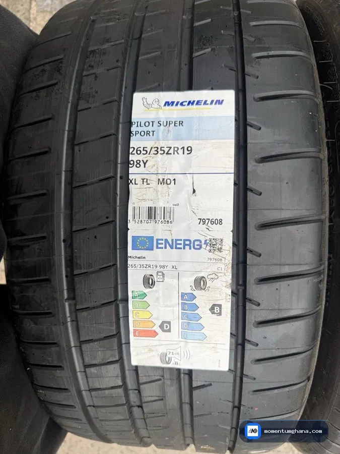 265/35R19 tyre image